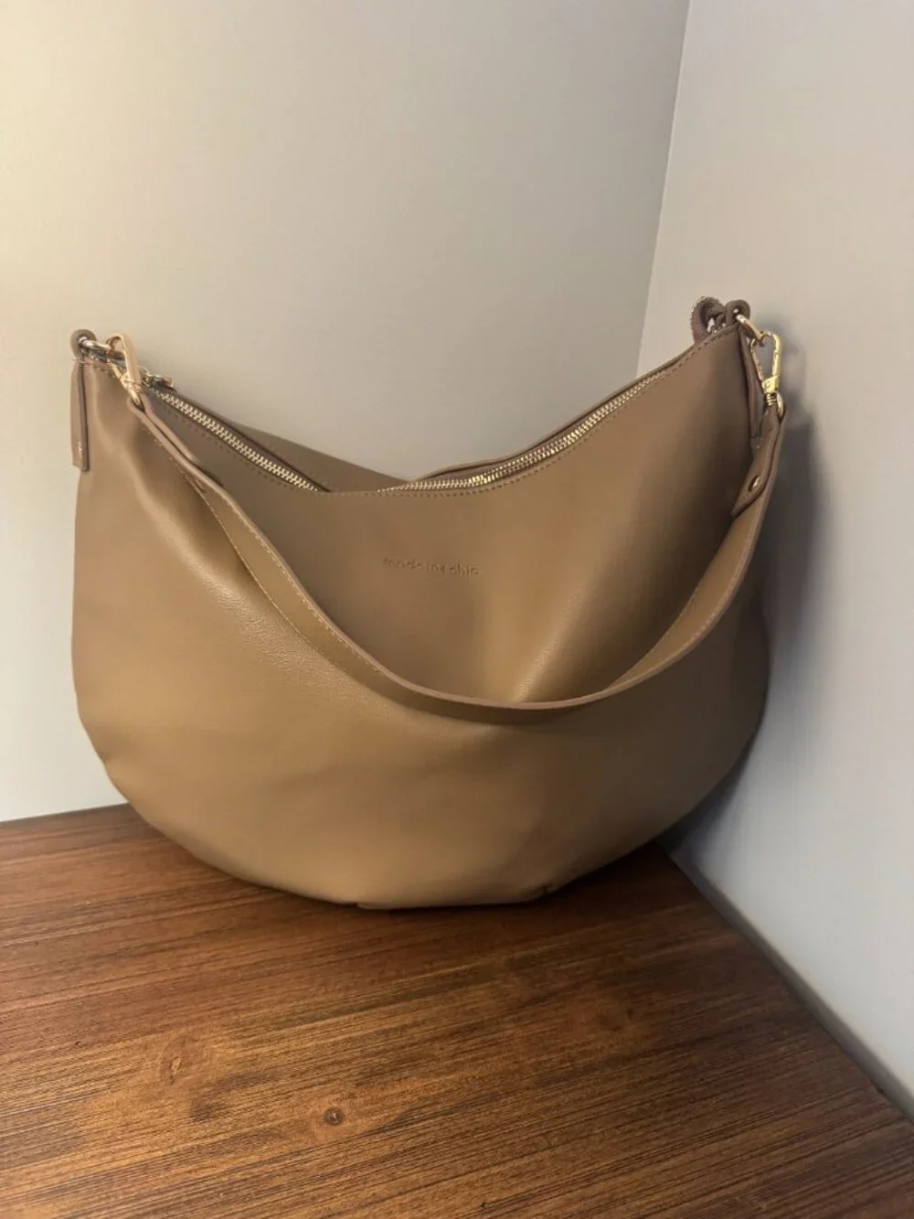 Modern and Chic new without